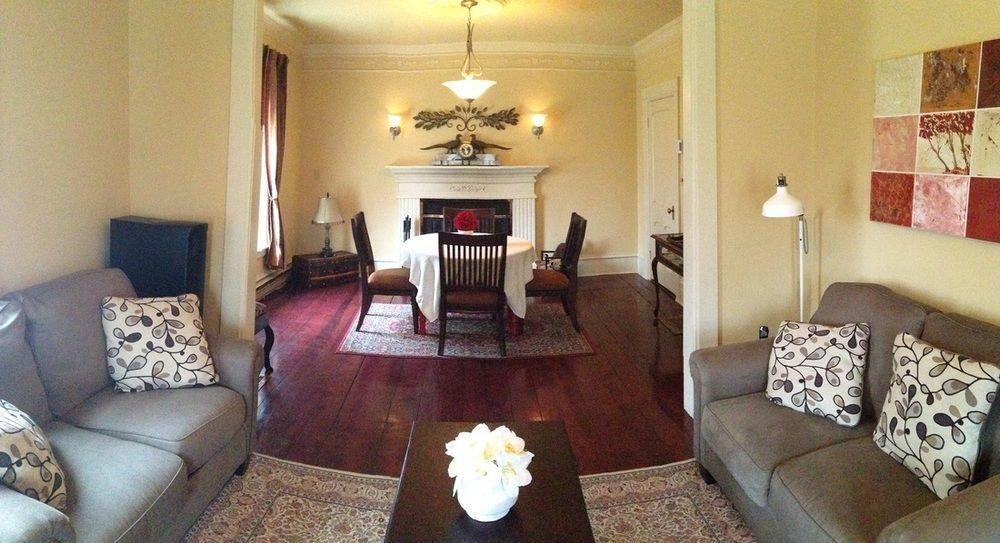 B&B Hillhouse Лак-Бром Екстер'єр фото