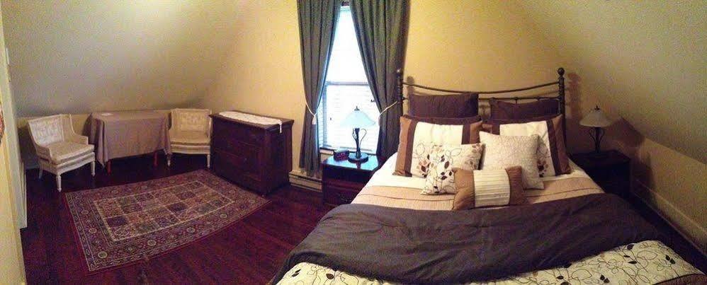 B&B Hillhouse Лак-Бром Екстер'єр фото